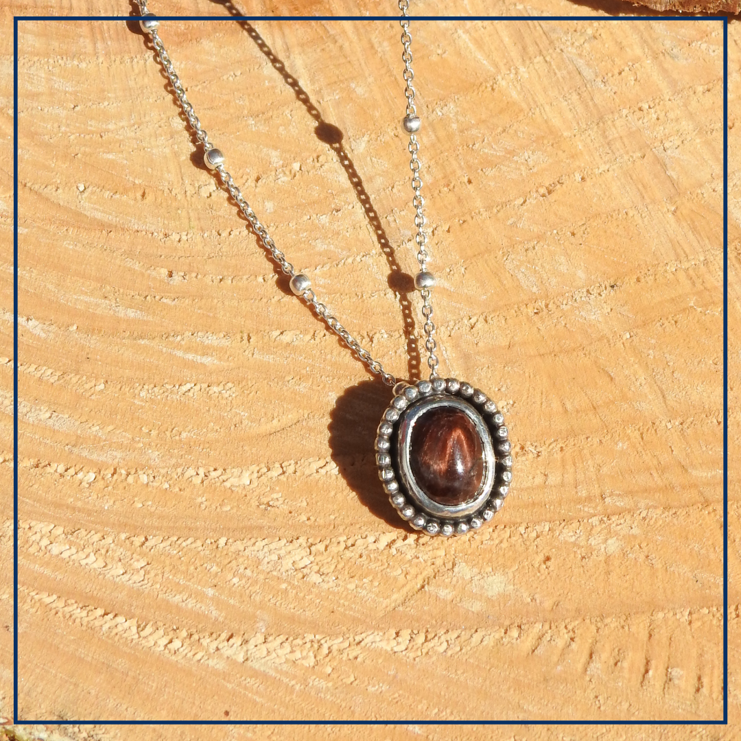Liora – Zilveren hanger met tijgeroog