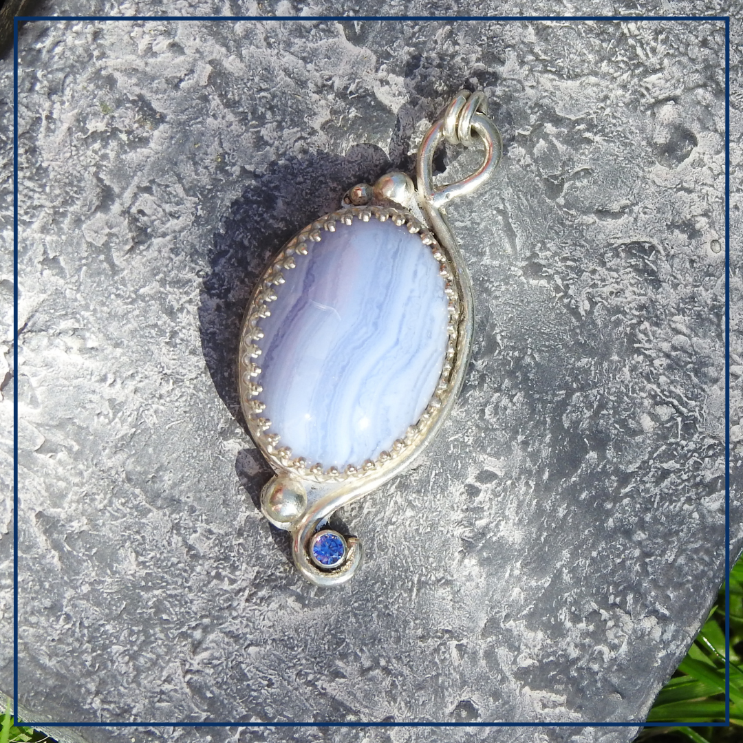 Seraphina –  Zilveren Hanger Chalcedoon