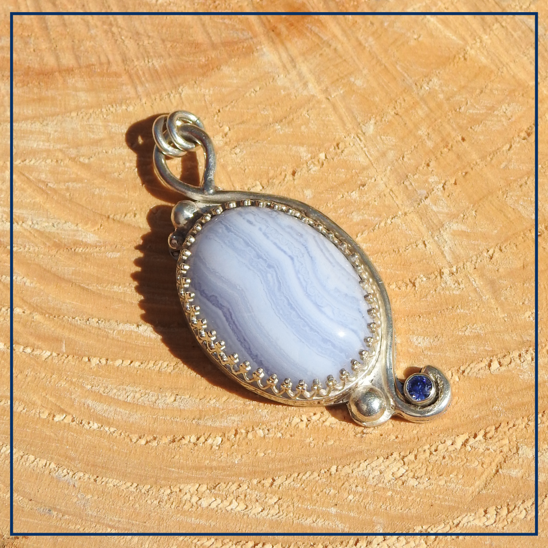 Seraphina –  Zilveren Hanger Chalcedoon