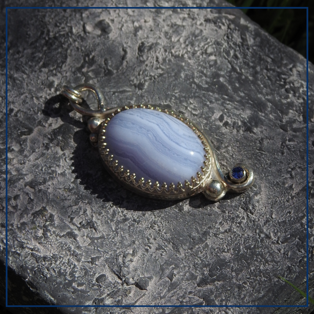 Seraphina –  Zilveren Hanger Chalcedoon