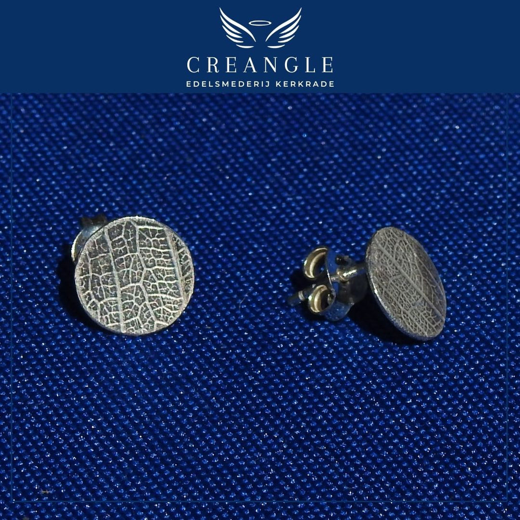 Floral Harmony Duo - Gesmede Oorknopjes rond bloemblaadje