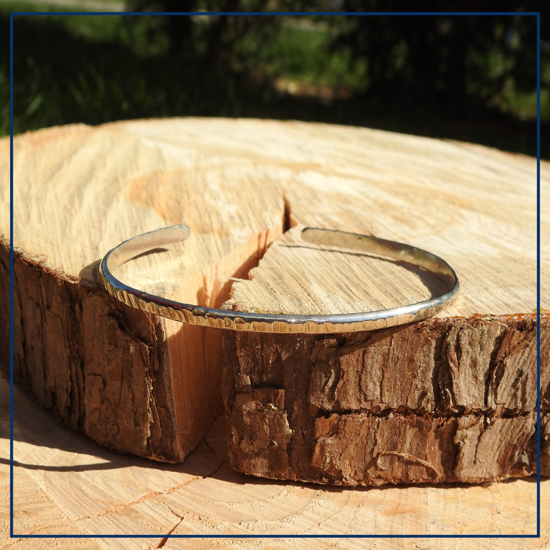 Calem - Zilveren gehamerde armband