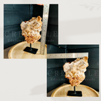 Amethist op moedergesteente op standaard