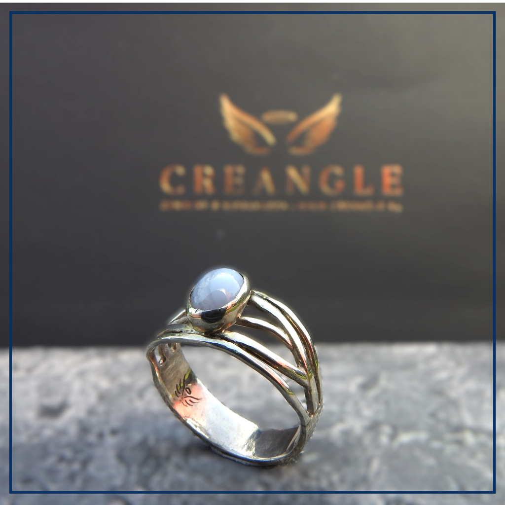 Calm Whisper- Gesmede ring Chalcedoon