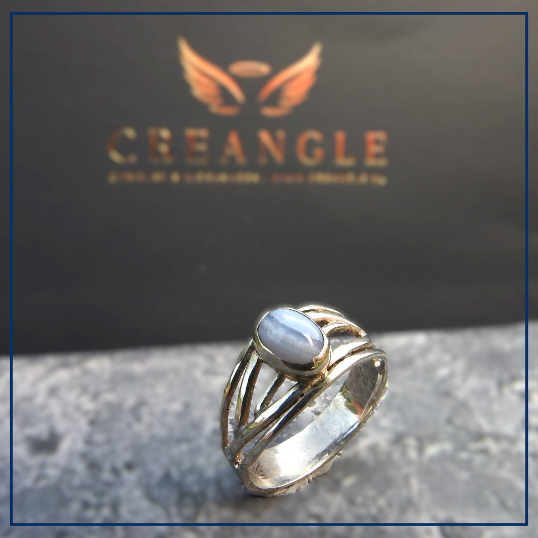 Calm Whisper- Gesmede ring Chalcedoon