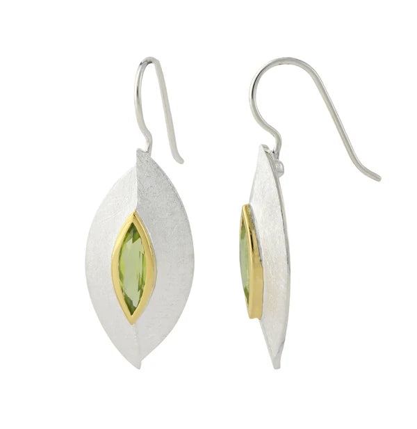 Sylva – Peridot oorhangers in zilver en 18 karaat verguld