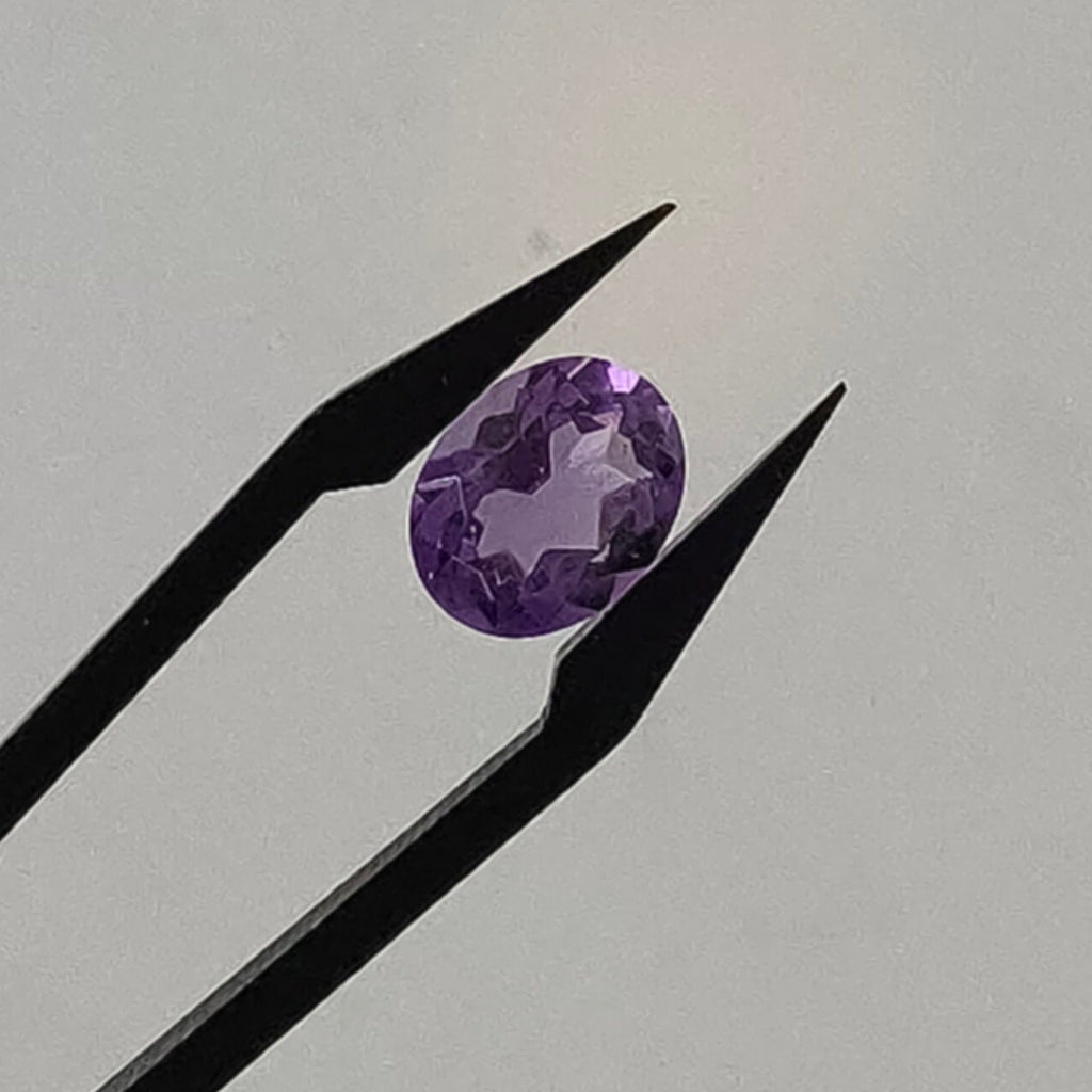 Amehtist gef. ovaal 10x8x5.5 mm | LE0041