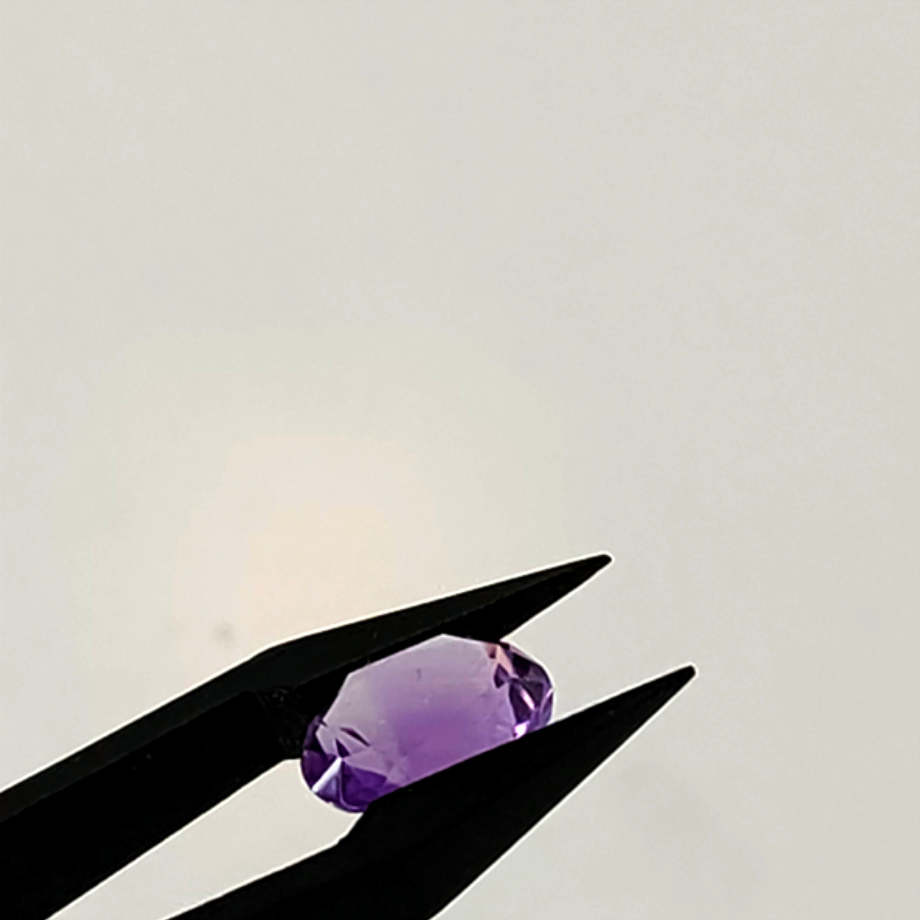 Amehtist gef. ovaal 10x8x5.5 mm | LE0041