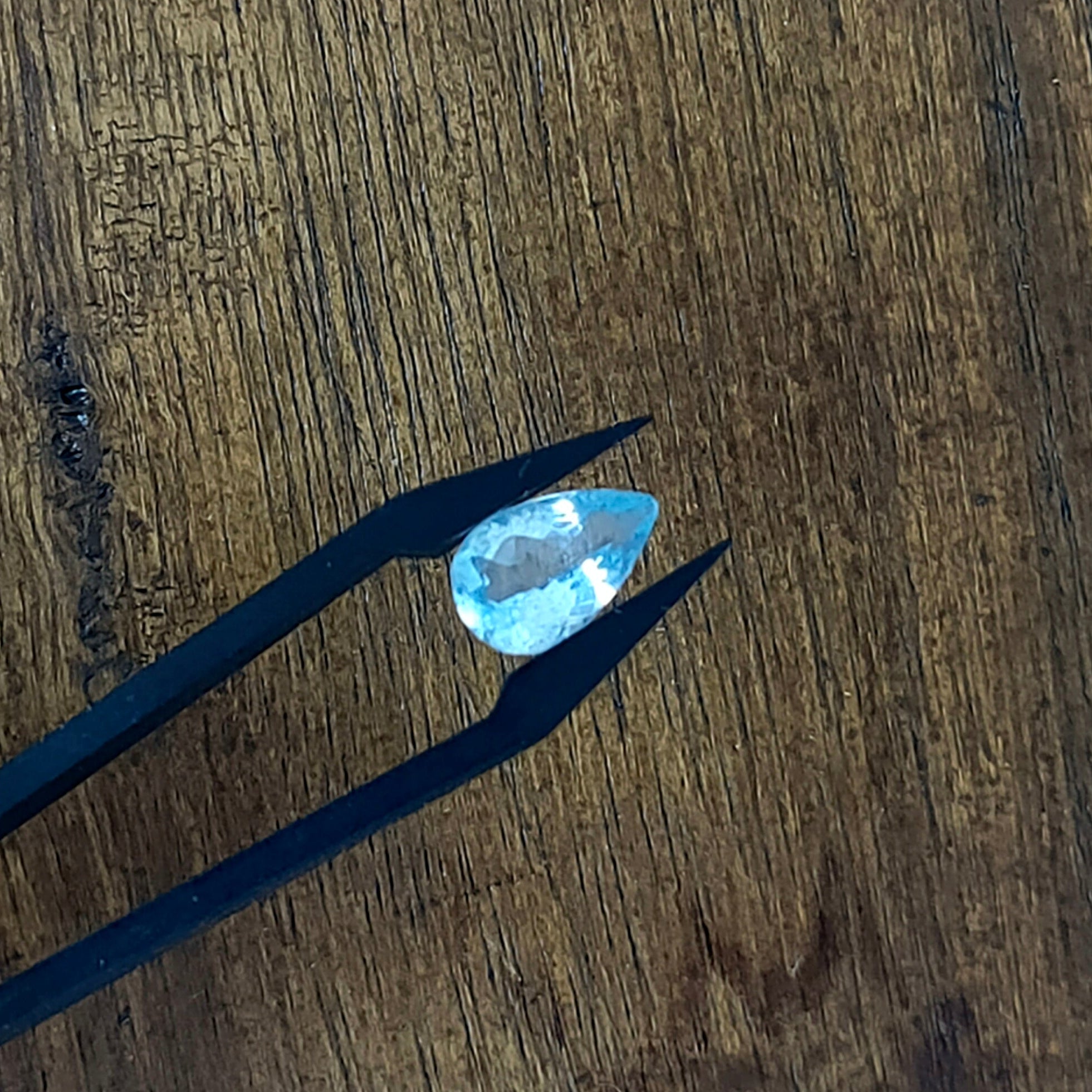 Aquamarijn 11.2x7x4 mm | gef. birnkern | LE0060 | Sample