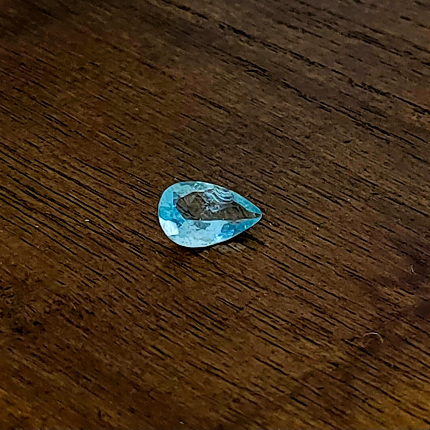 Aquamarijn 11.2x7x4 mm | gef. birnkern | LE0060 | Sample