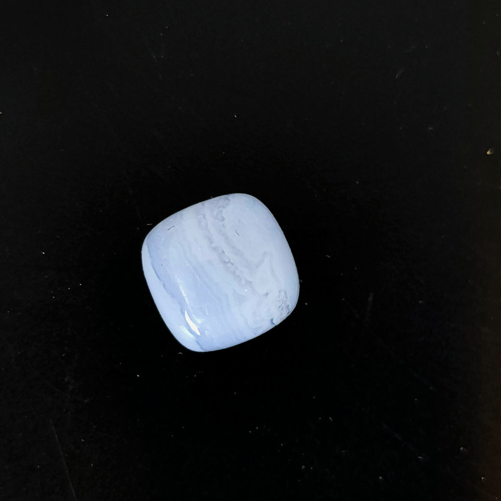 Chalcedoon 10x10x5.2 mm | cab. vierkant | LE0115