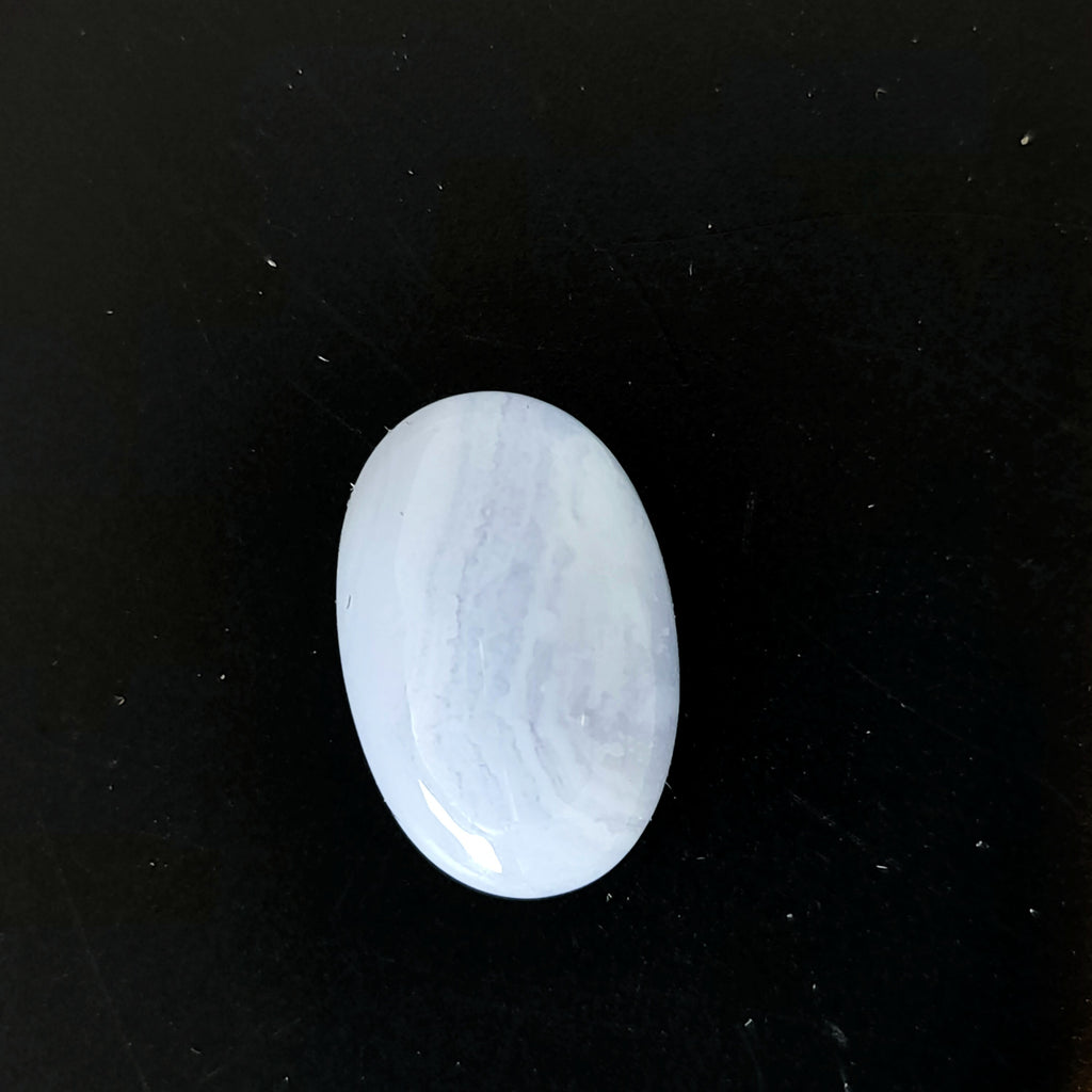Chalcedoon 9.8x15x5.4 mm | cab. ovaal | LE0116