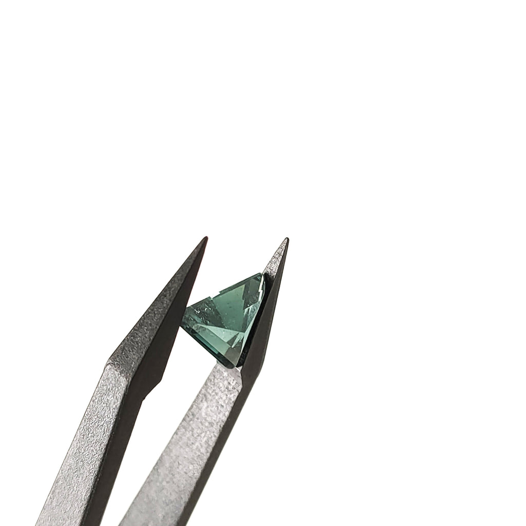 Tourmalijn 9,6x10,7x3,5 mm | cab. driehoekig | LE0202