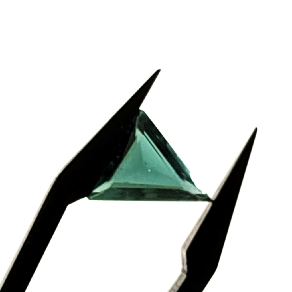 Tourmalijn 9,6x10,7x3,5 mm | cab. driehoekig | LE0202