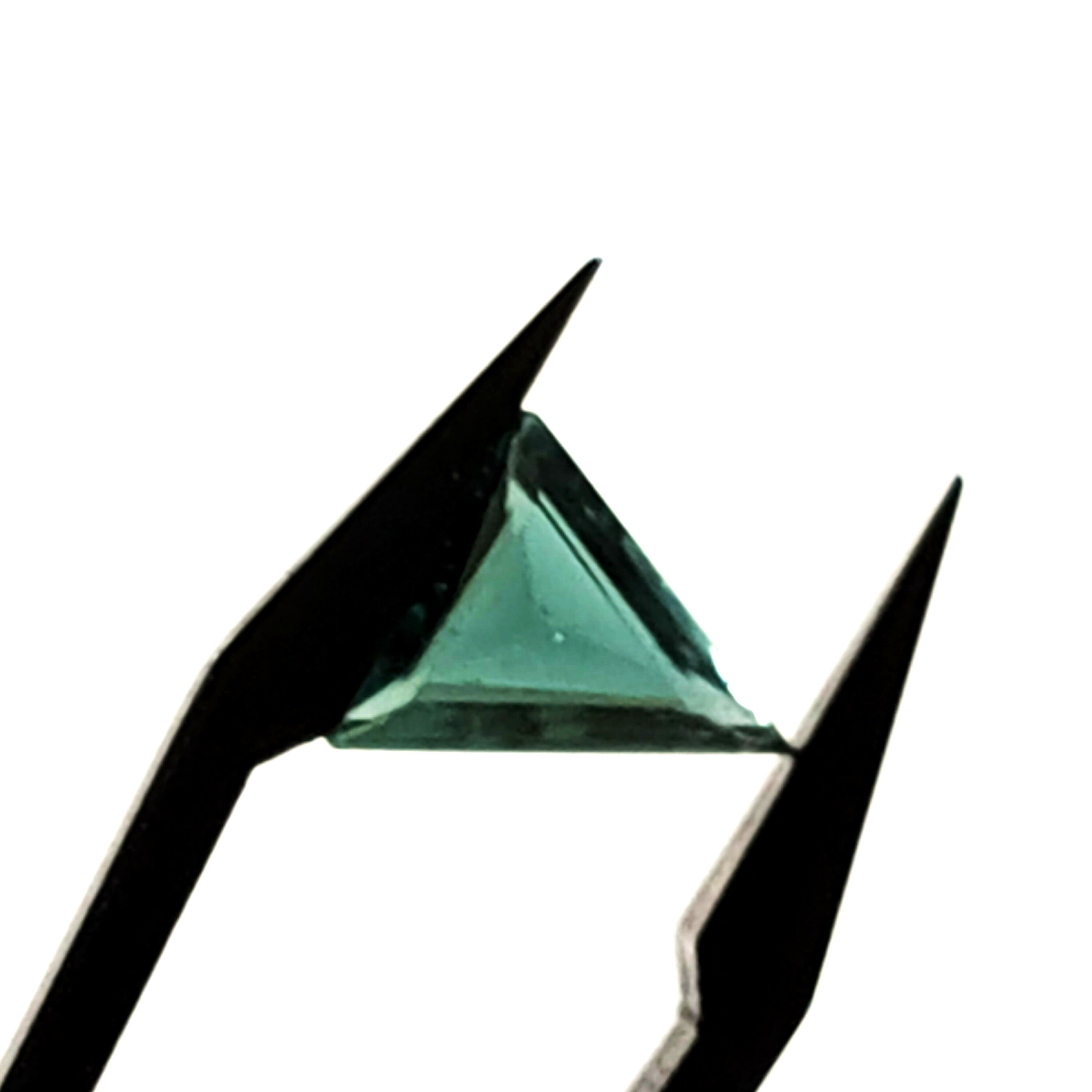 Tourmalijn 9,6x10,7x3,5 mm | cab. driehoekig | LE0202