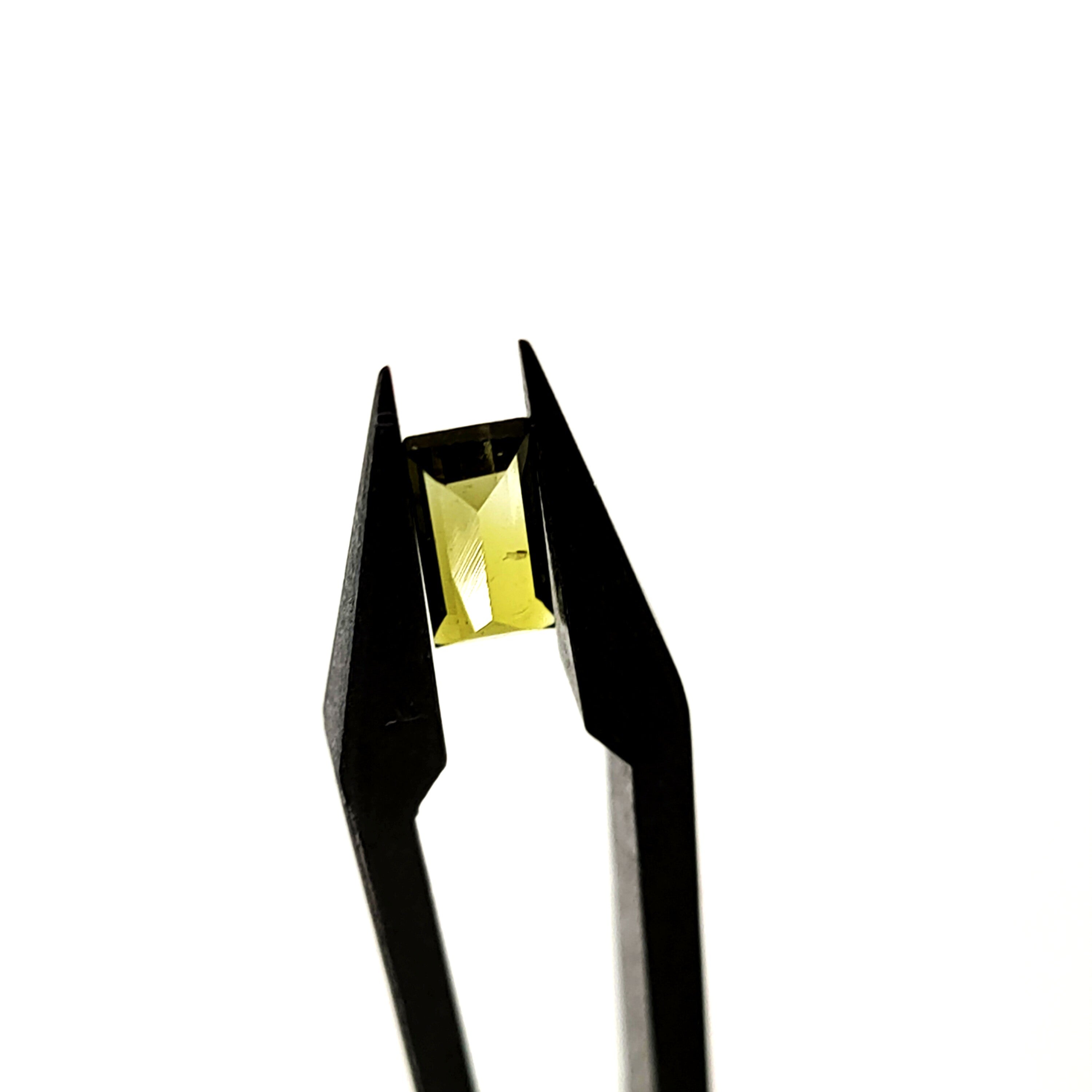 Tourmalijn 3,6x8x2,4 mm | gef. baguette | LE0211