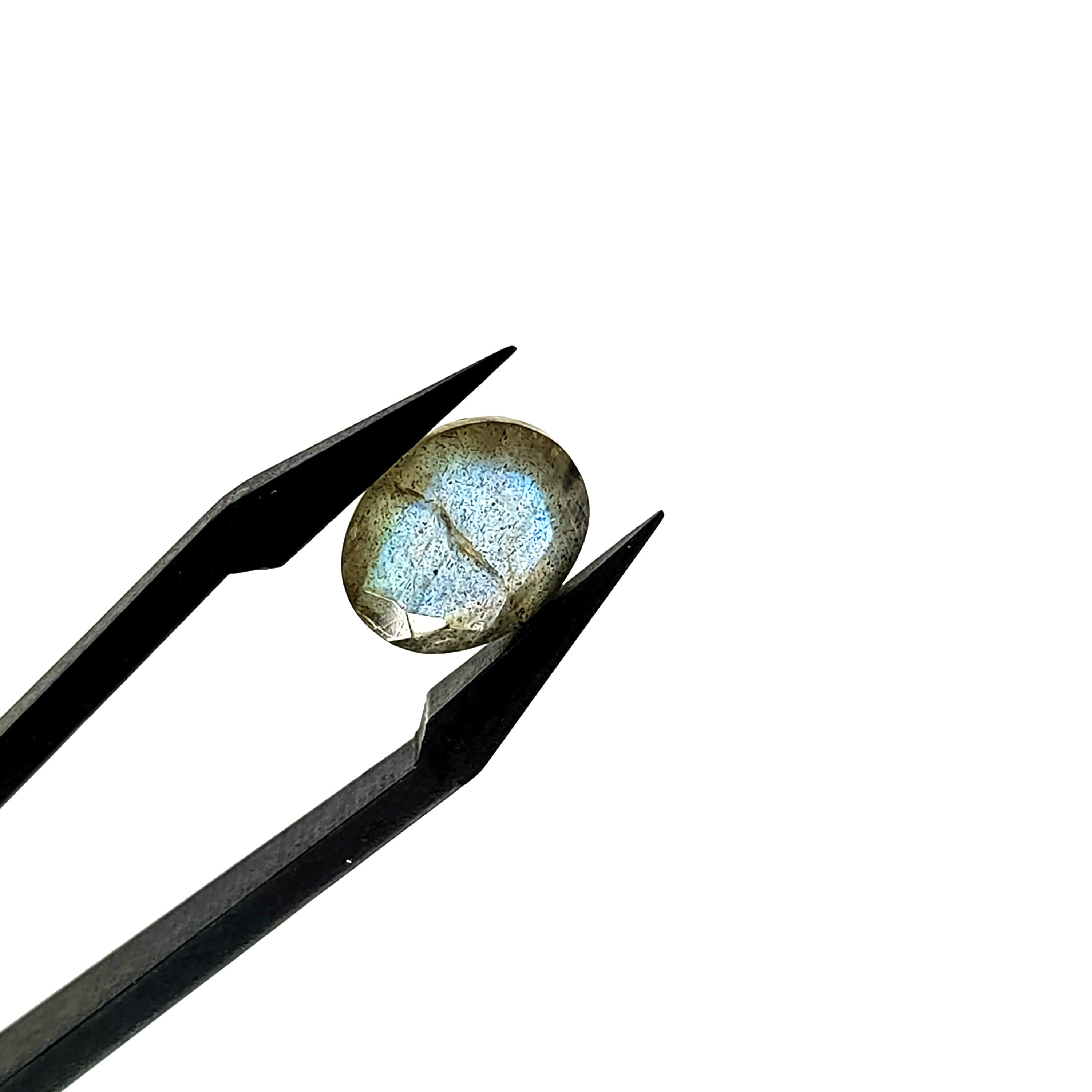 Labradoriet | 9x11.2x5.4 mm | gef. ovaal | LE374