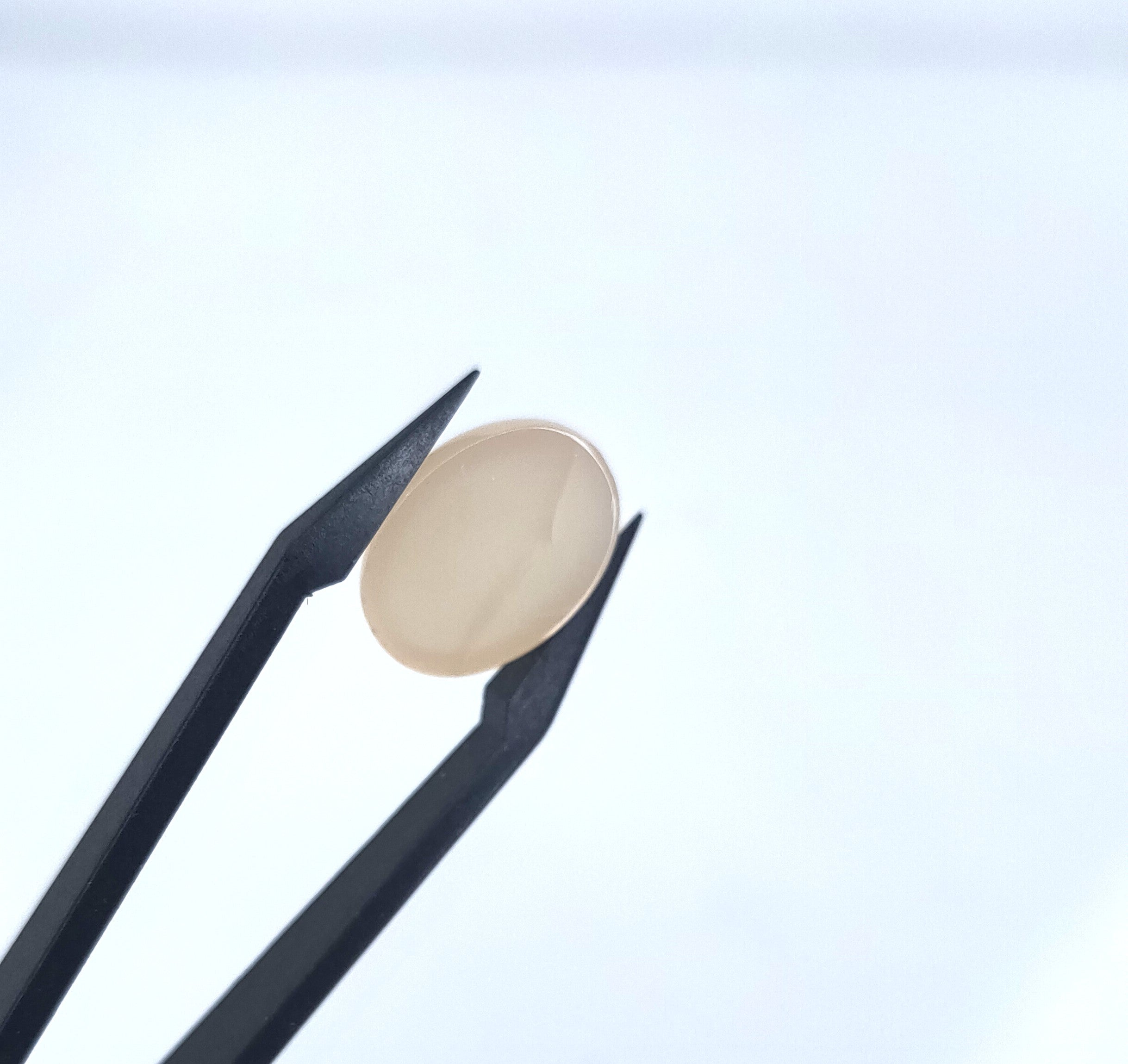 Maansteen 12.1x15.8x6.2mm | cab. ovaal  | LE310