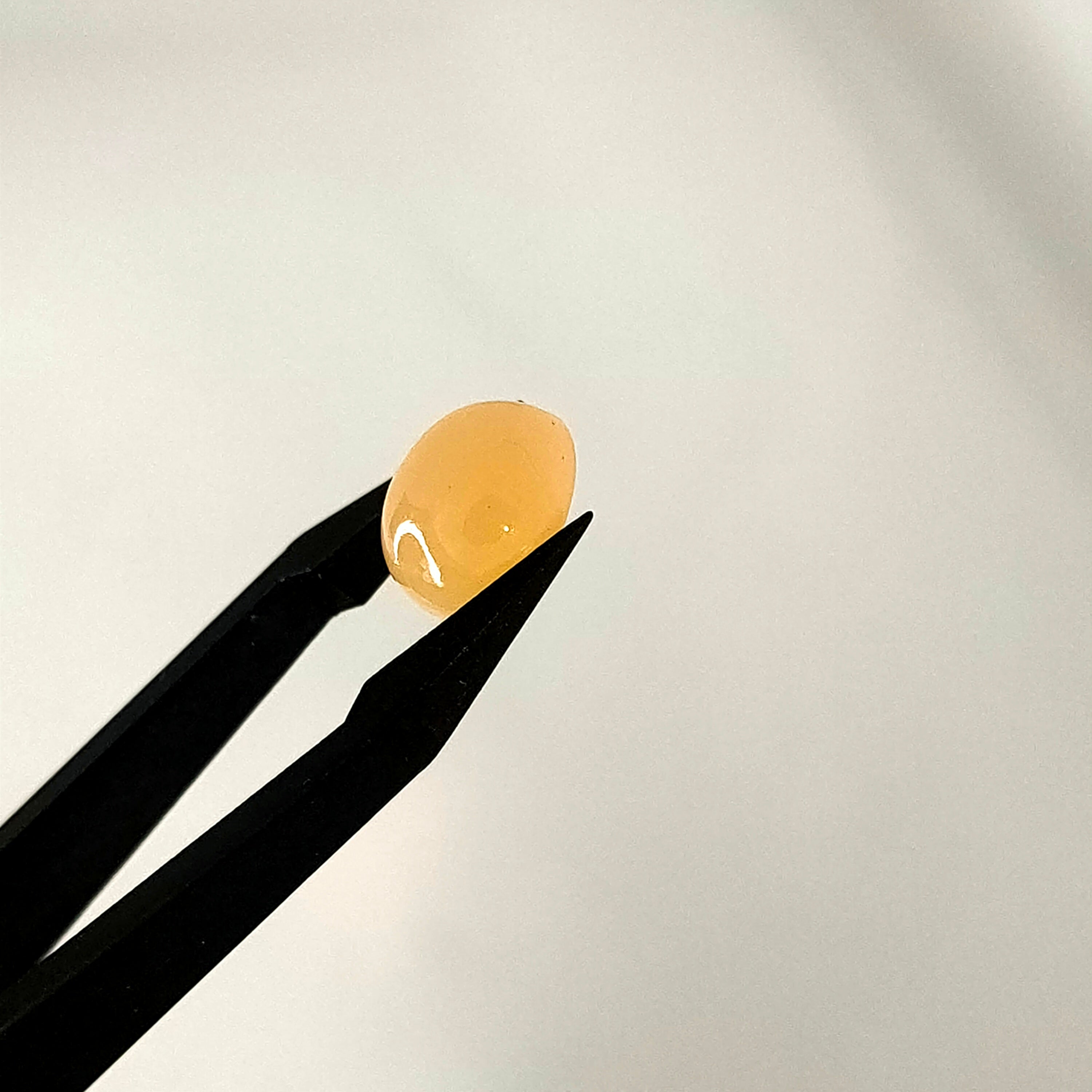 Maansteen 9.5x11.3x6.3mm | cab. ovaal  | LE325