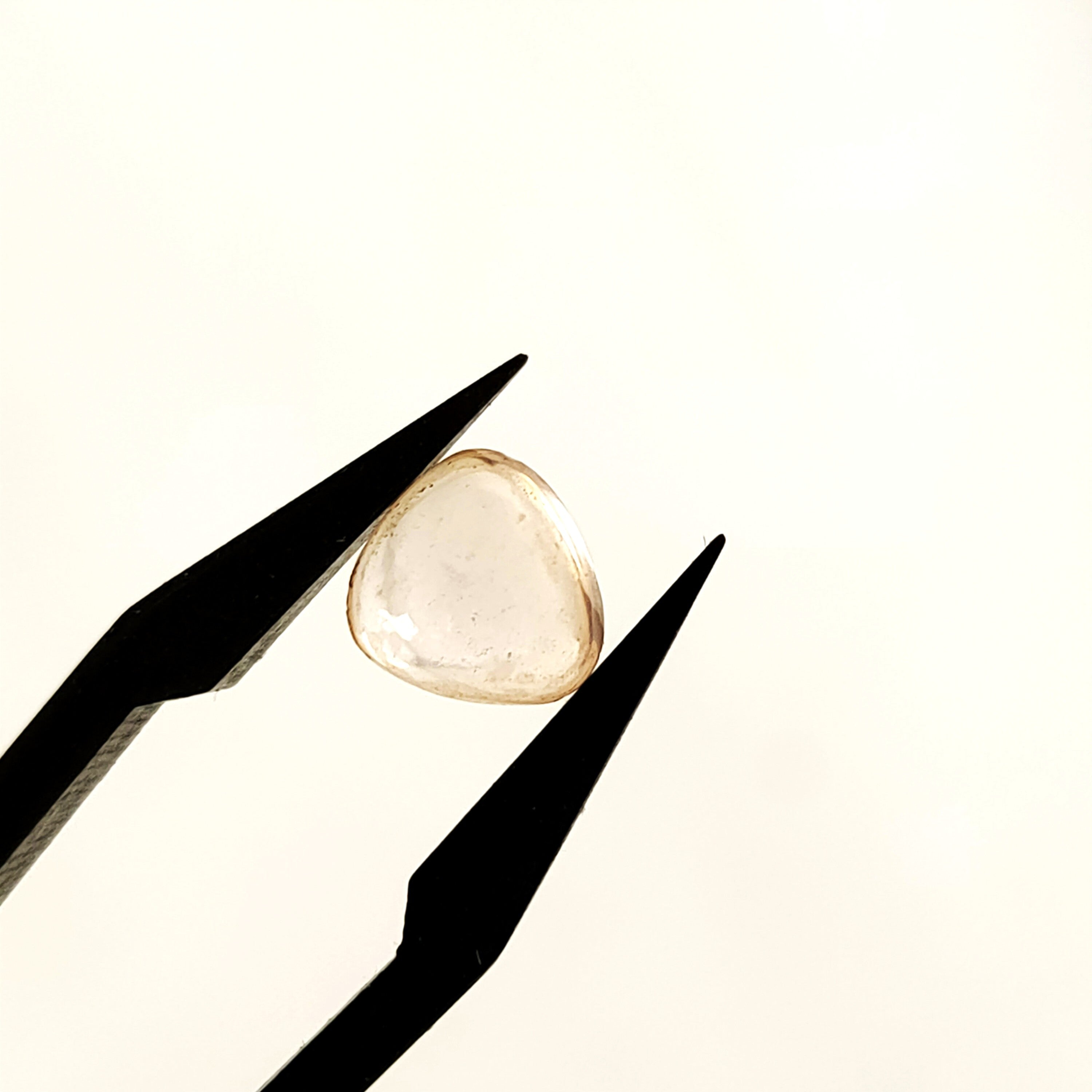 Rozekwarts 7*7.7*3.8 mm | cab. Driehoekig  | LE270