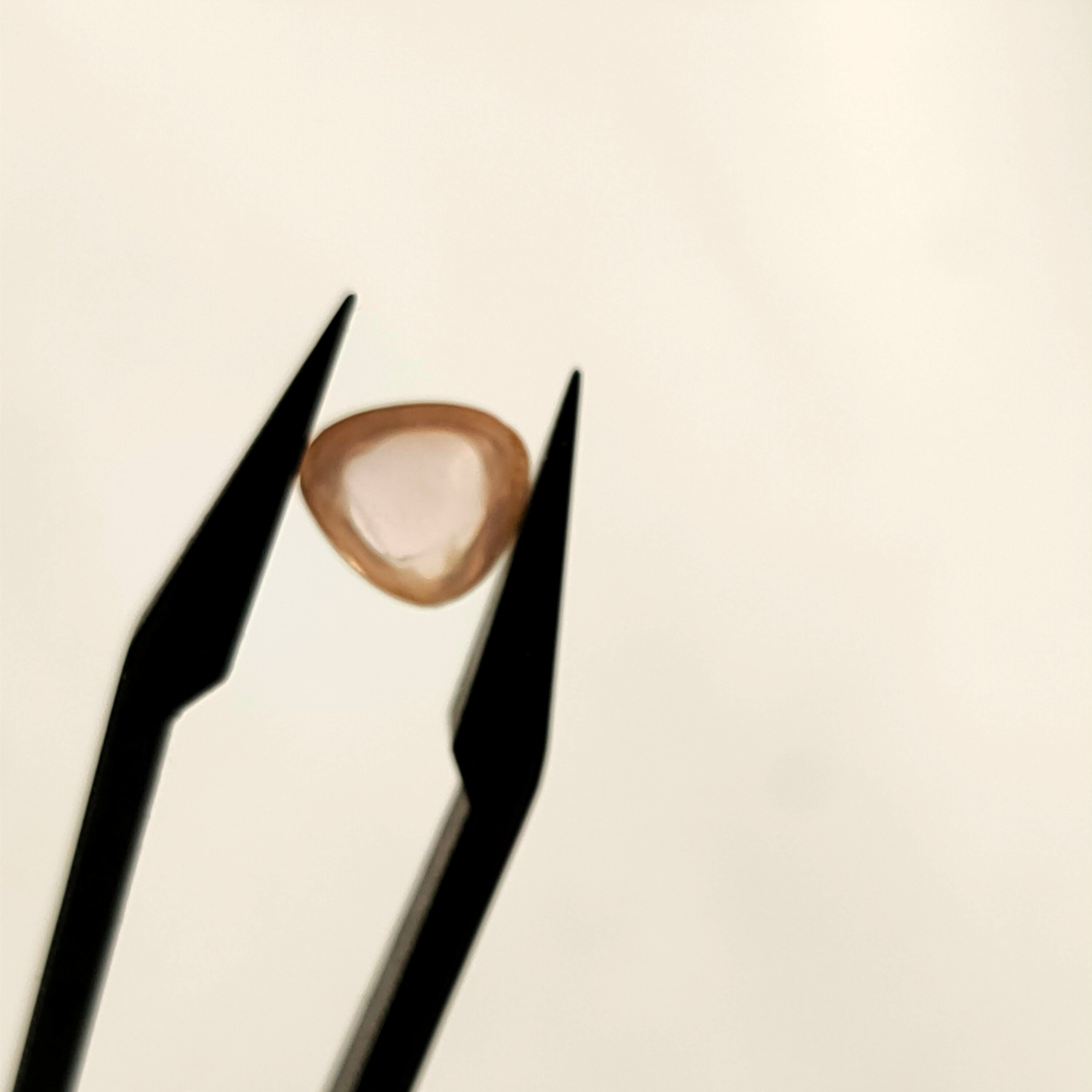 Rozekwarts 7*7.7*3.8 mm | cab. Driehoekig  | LE270