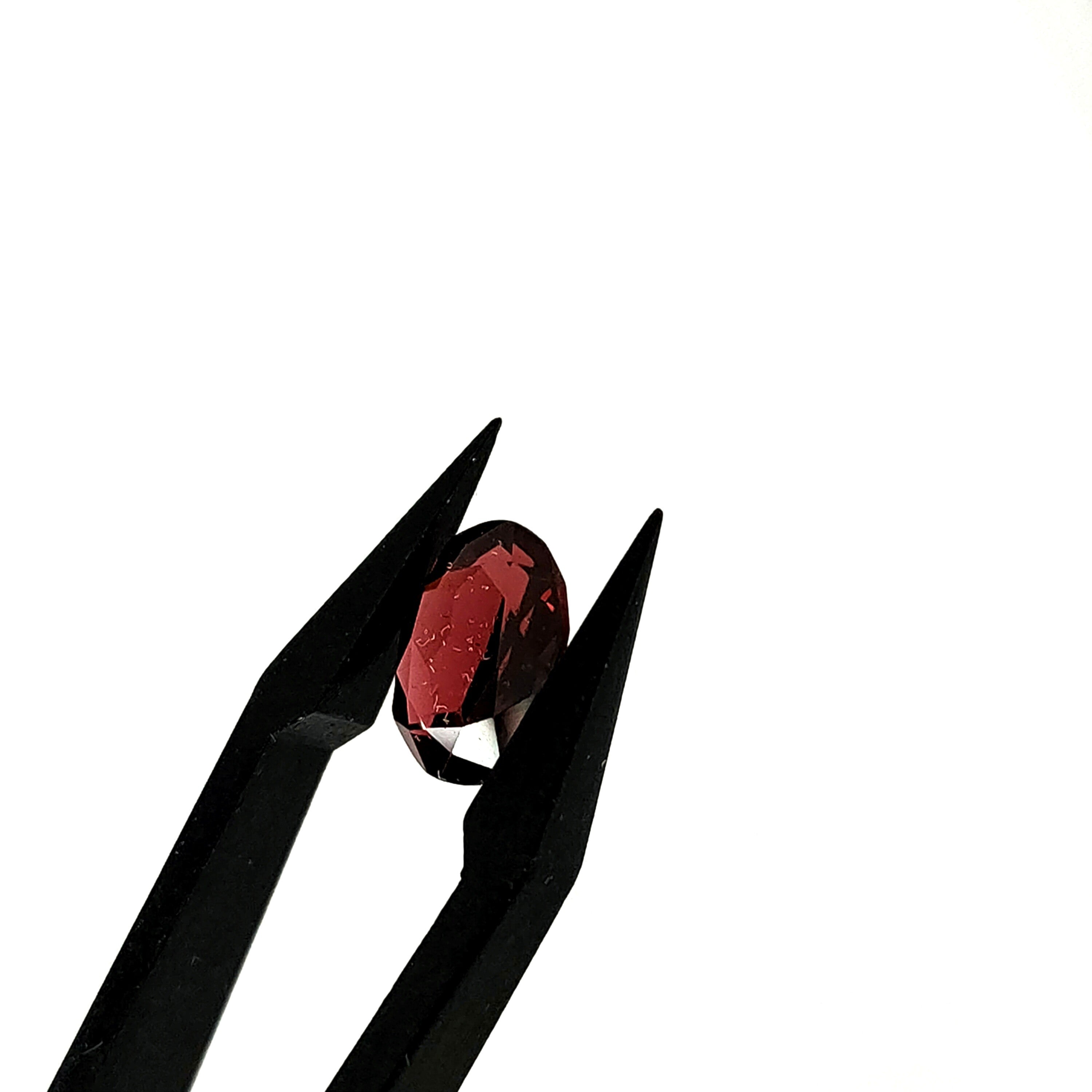 Granaat | 8.3*10*3.8 | gef. Ovaal | LE472