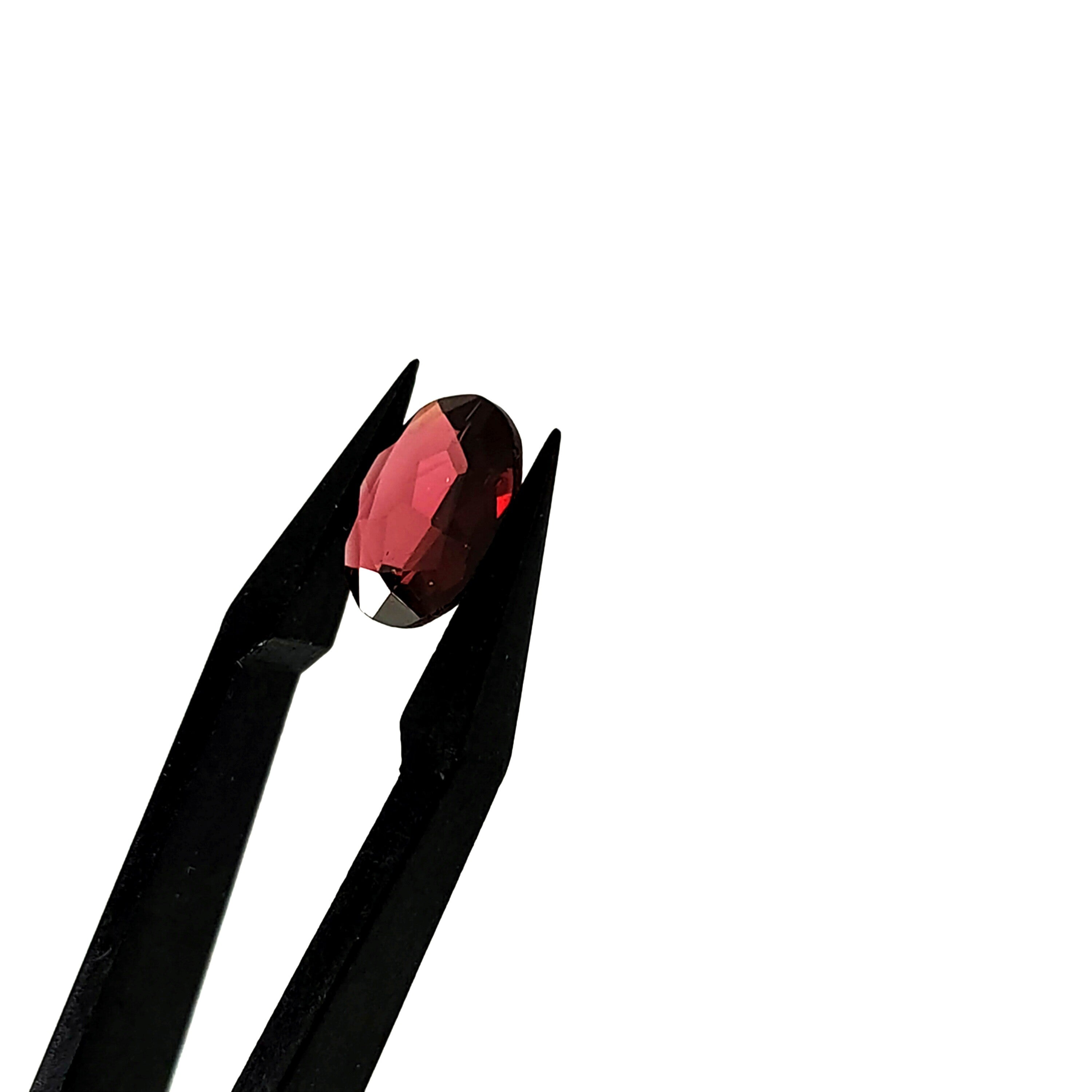 Granaat | 8.4*10.3*3.2 | gef. Ovaal | LE471