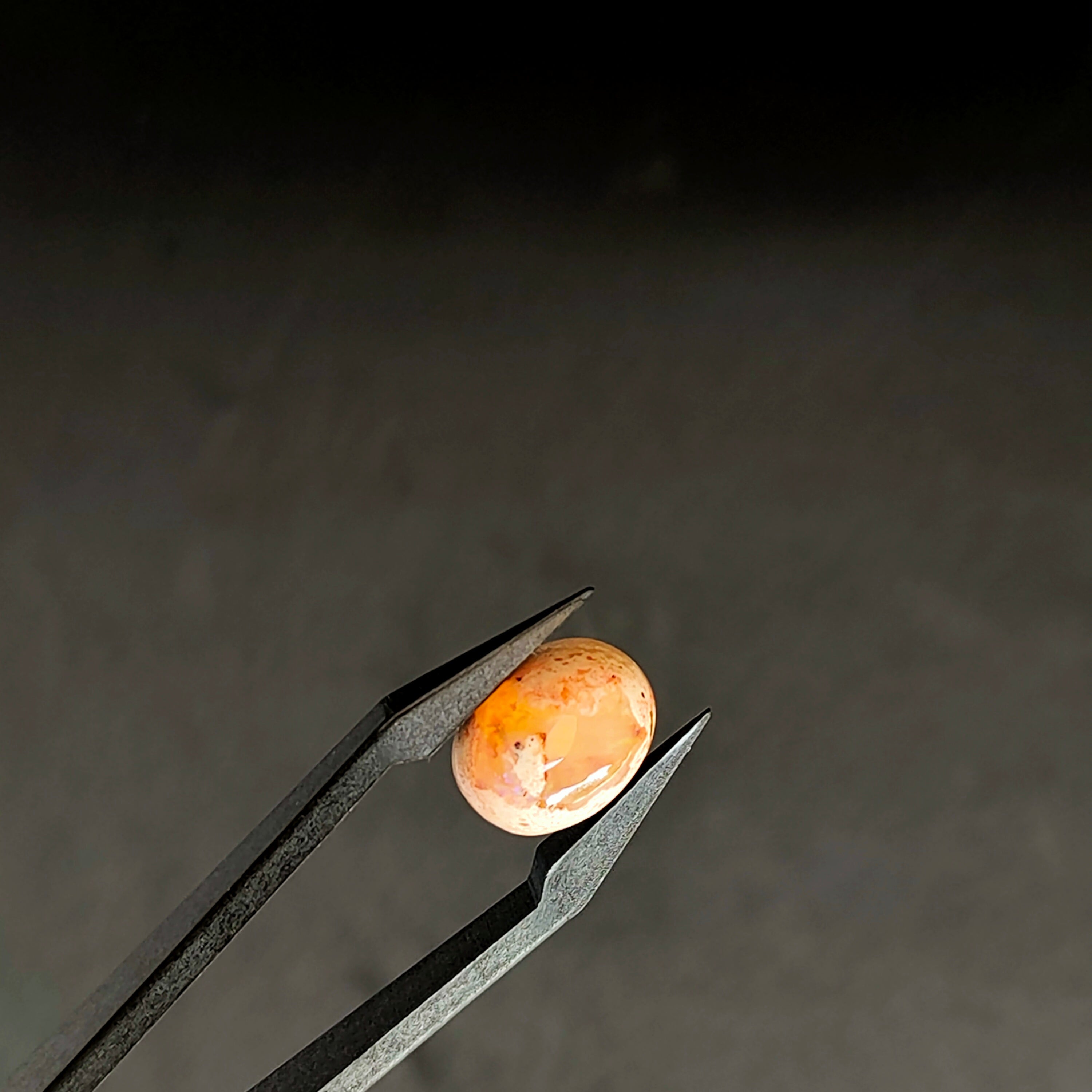 LE324 | Vuur Opaal 10*12.6*5.2 mm | cab. ovaal