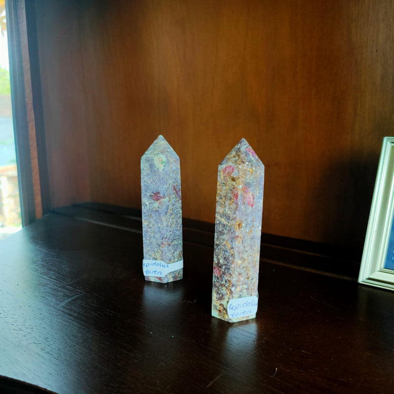 Lepidoliet - obelisk