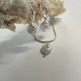 Pearl Twist - Zoetwaterparel hanger met collier