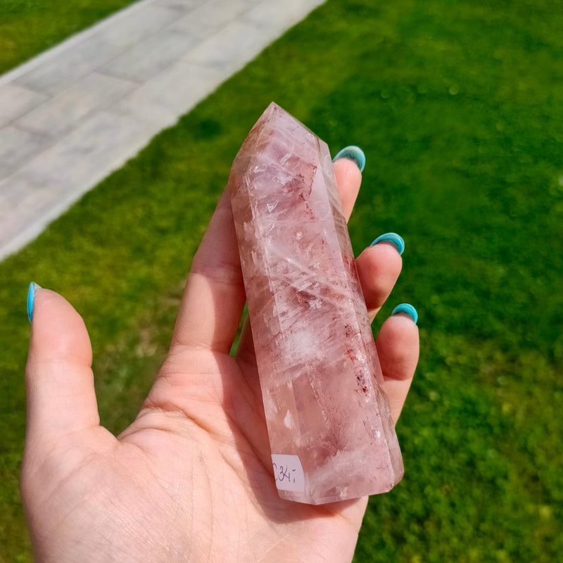 Roze hematoidekwarts, obelisk