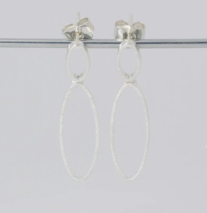 PRE ORDER - zilveren oorbellen 'Ovallure'