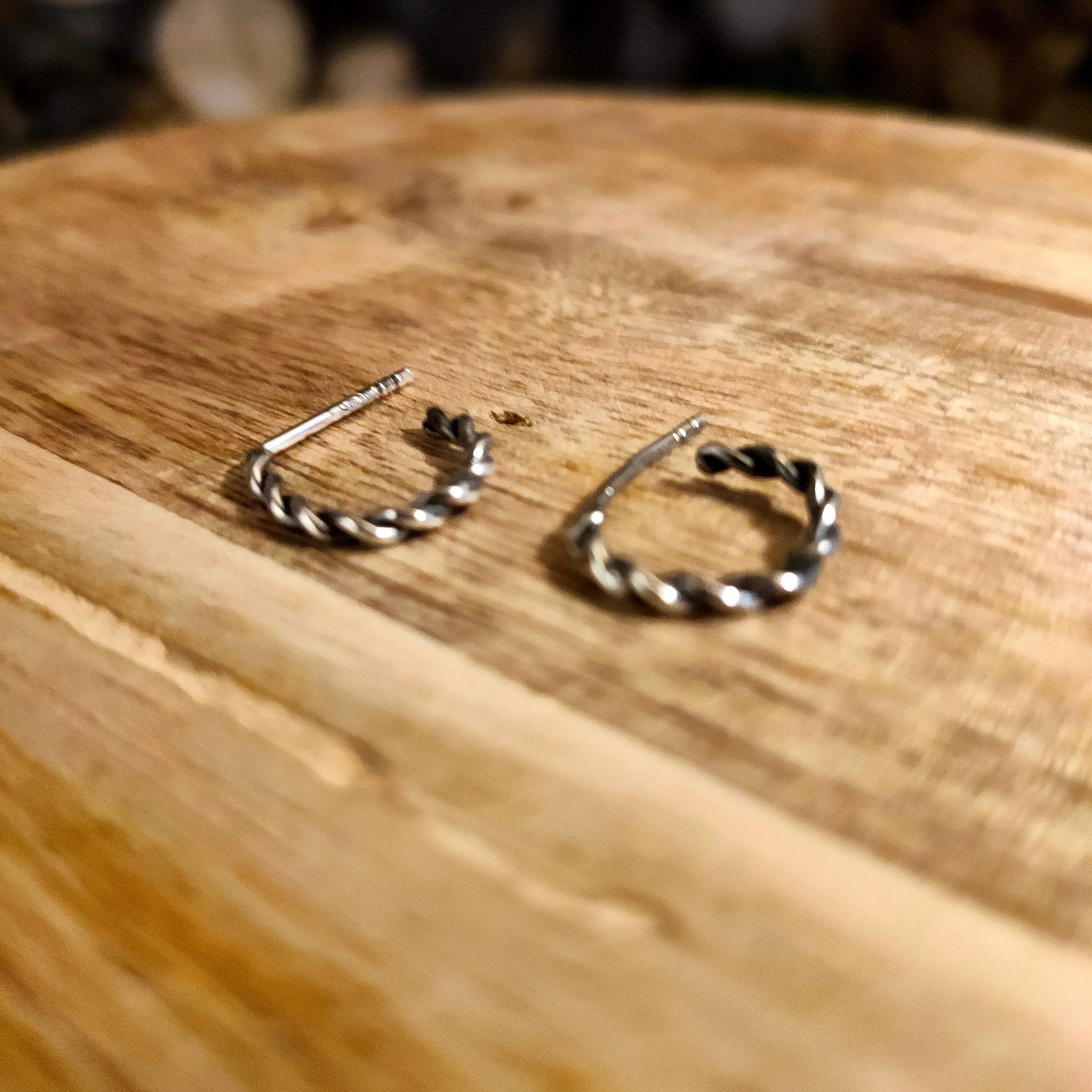 Twisted hoops small - Gesmede Oorbellen
