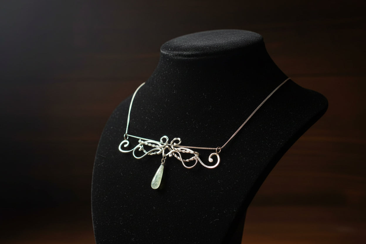 Nymerae - Prehniet zilveren collier met verbonden hanger