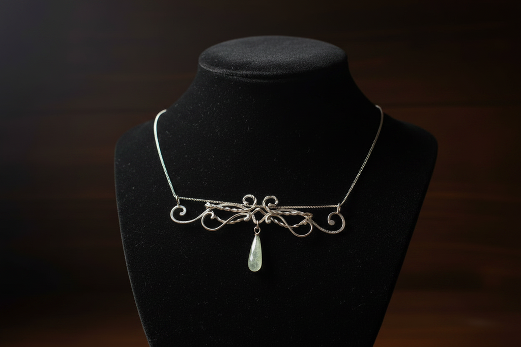 Nymerae - Prehniet zilveren collier met verbonden hanger
