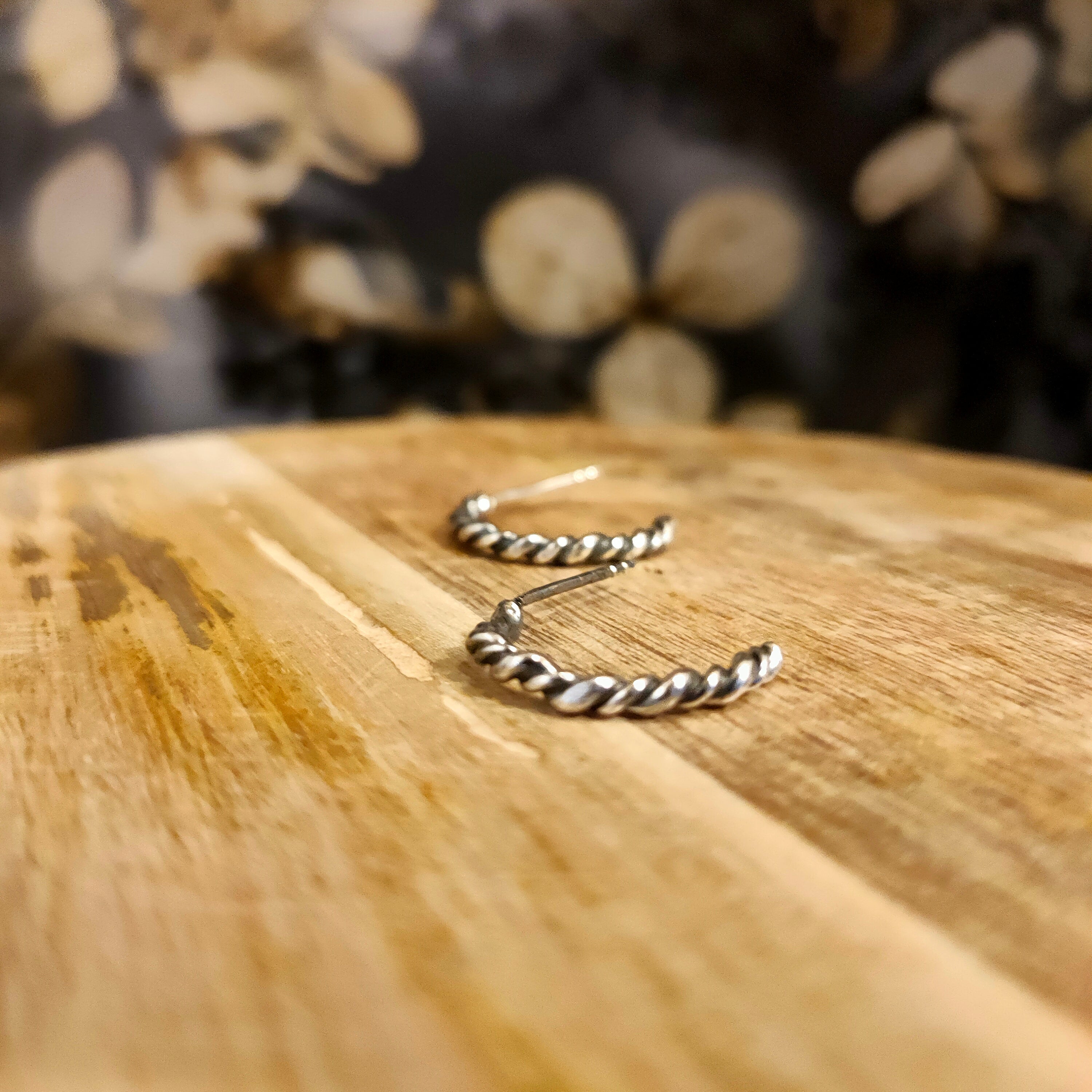 Twisted hoops small - Gesmede Oorbellen